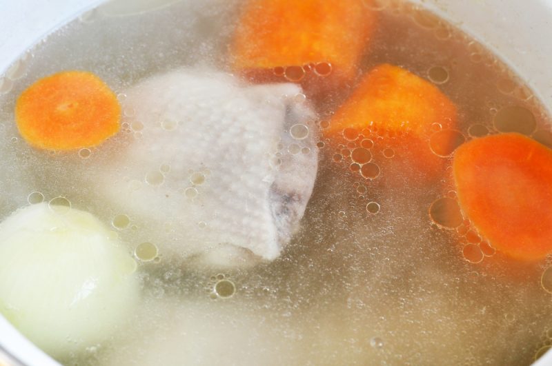 Bouillon de poulet aux craquelins