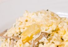 Salad with chicken, mushrooms, pineapple and cheese