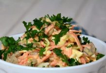 Salad dengan Ayam, Cendawan dan Kacang