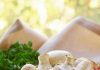 How to determine the freshness of mushrooms when buying