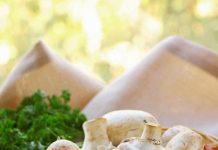 How to determine the freshness of mushrooms when buying