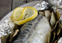 Oven mackerel with lemon in foil in the oven