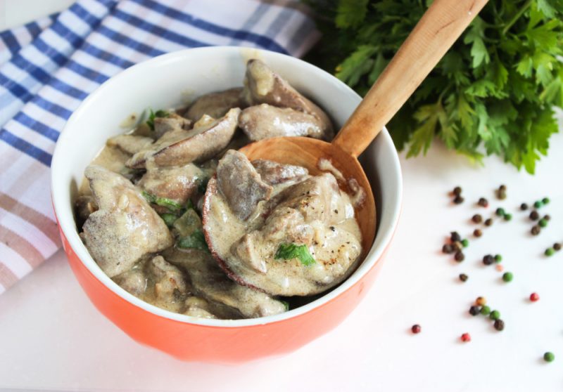 chicken hearts and liver in sour cream