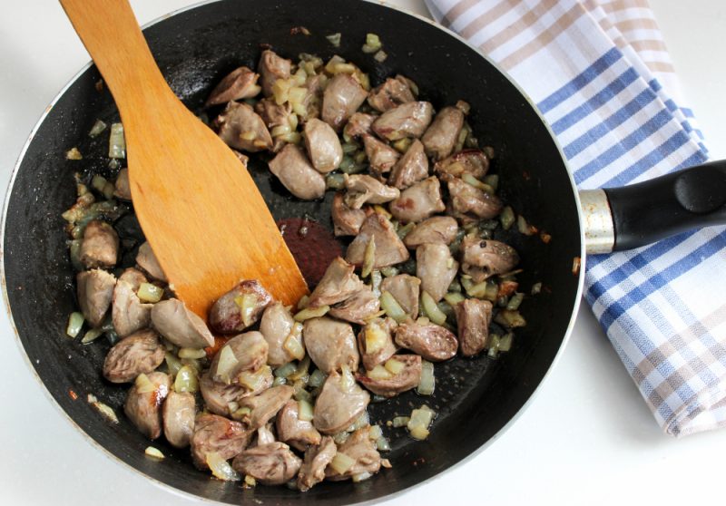 corações de frango e fígado em creme de leite