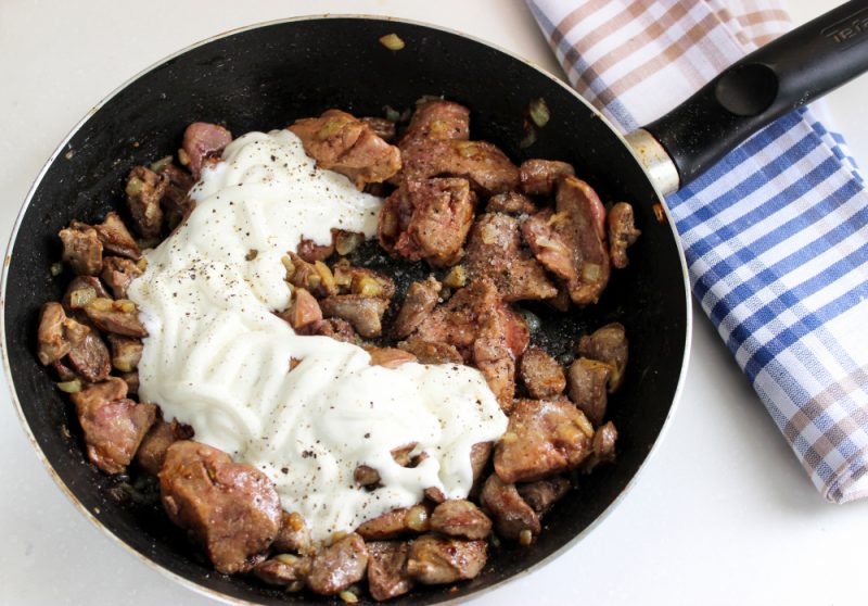 chicken hearts and liver in sour cream