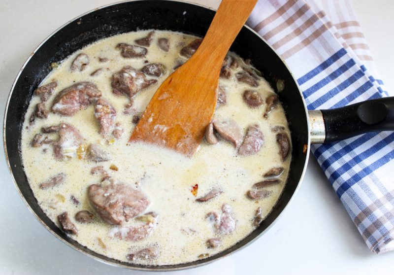 chicken hearts and liver in sour cream