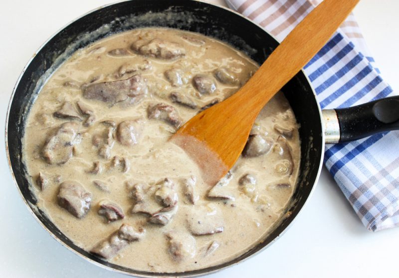 chicken hearts and liver in sour cream