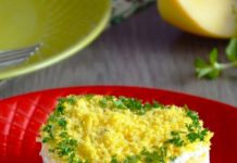 salada de peito de frango com cogumelos e queijo